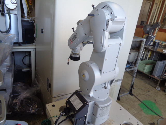 産業用多関節ロボット 三菱電機製型式：RV-4FL-1Q - 株式会社未来産業