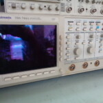 オシロスコープ・テクトロニクス・TDS744A（M210114A02）