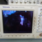 オシロスコープ・テクトロニクス・TDS744A（M210114A02）